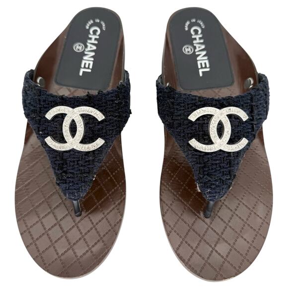 CHANEL Shoes - CHANEL Interlocking CC Logo Quilted Thong Sandals EU 39 US 8.5-9 Navy Blue Flats